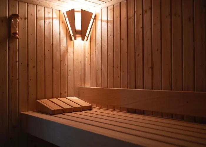 Destiny & Szálloda Yzberishti