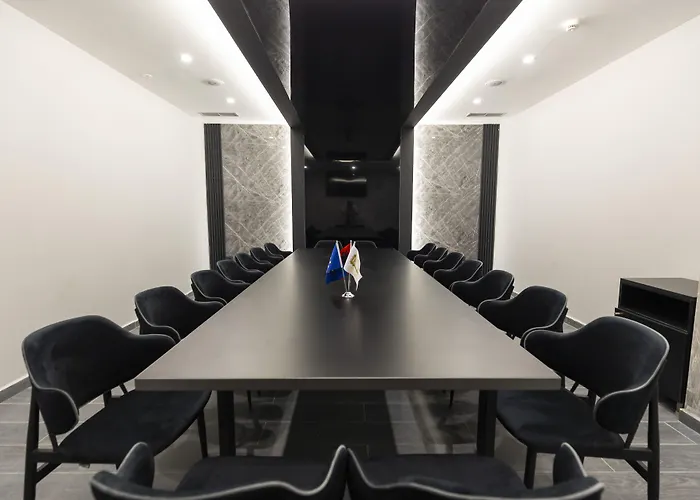 Szálloda Destiny & Yzberishti